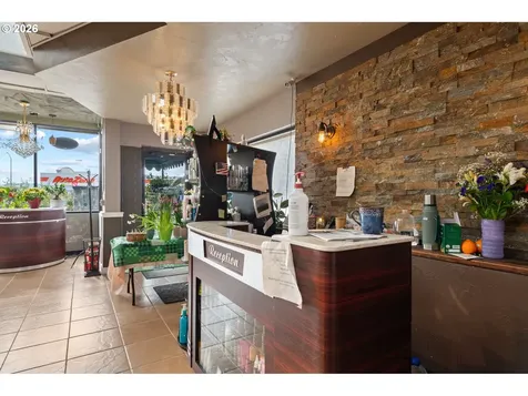 1304 Ocean Beach Highway Longview WA 98632