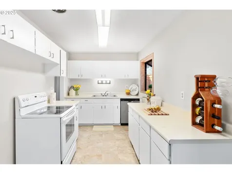 16671 SE Haig Drive Portland OR 97236