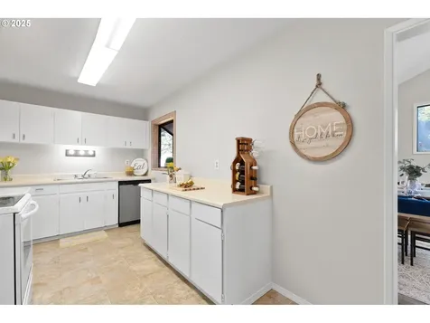 16671 SE Haig Drive Portland OR 97236