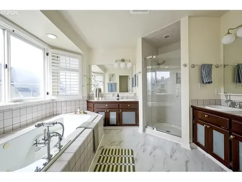 592 NE Goldie Drive Hillsboro OR 97124