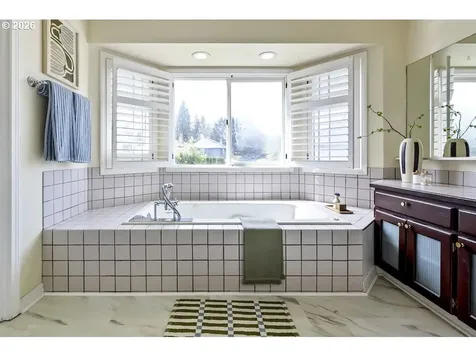 592 NE Goldie Drive Hillsboro OR 97124