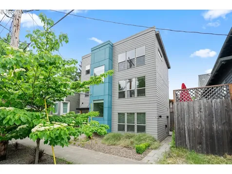 2885 NE Couch Street Portland OR 97232