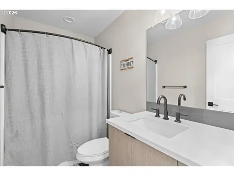 2885 NE Couch Street Portland OR 97232