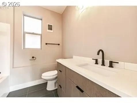 2885 NE Couch Street Portland OR 97232