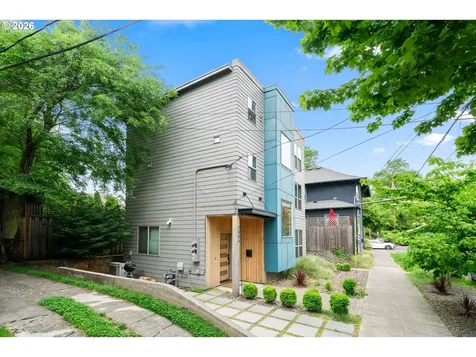 2885 NE Couch Street Portland OR 97232