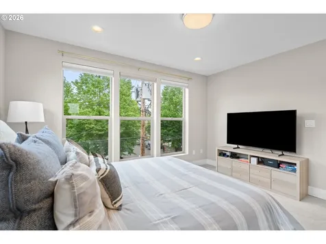 2885 NE Couch Street Portland OR 97232