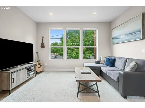2885 NE Couch Street Portland OR 97232