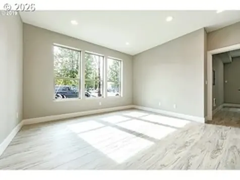 2885 NE Couch Street Portland OR 97232