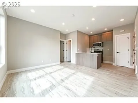2885 NE Couch Street Portland OR 97232