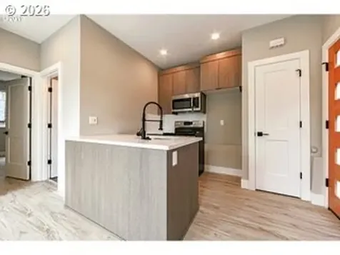 2885 NE Couch Street Portland OR 97232