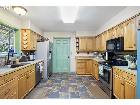 106 Odille Court Glide OR 97443