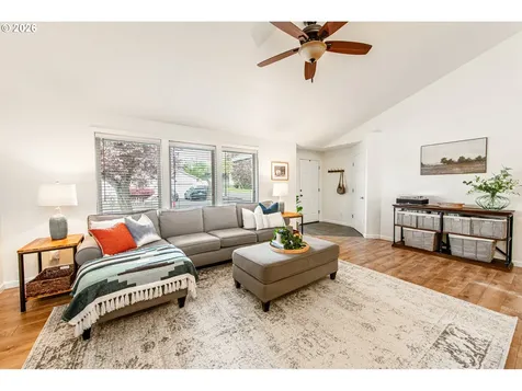 10 Davis Place Cottage Grove OR 97424