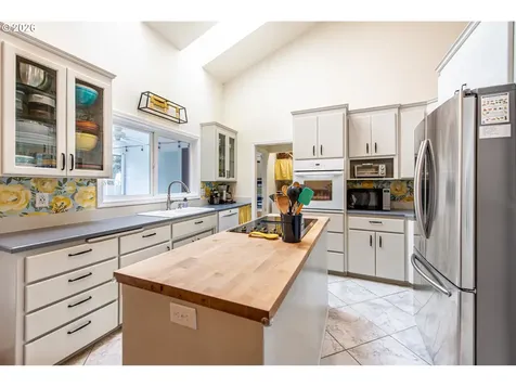 10 Davis Place Cottage Grove OR 97424