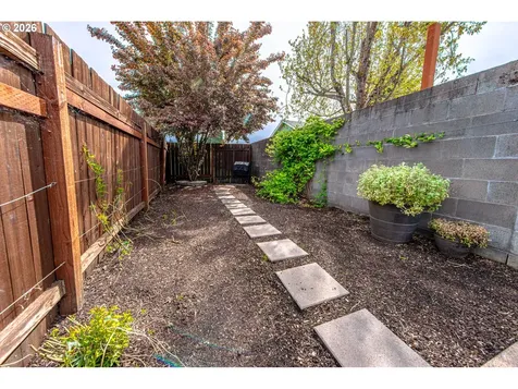 10 Davis Place Cottage Grove OR 97424