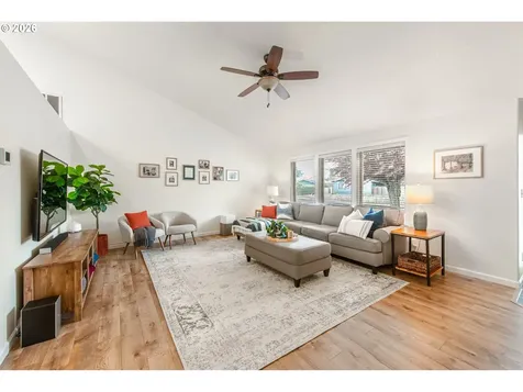 10 Davis Place Cottage Grove OR 97424