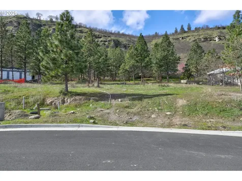 2442 W 15th Street The Dalles OR 97058