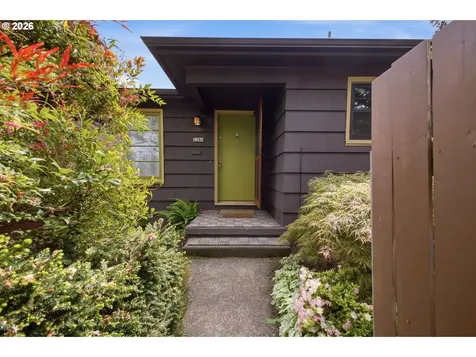 3286 NE Holman Street Portland OR 97211