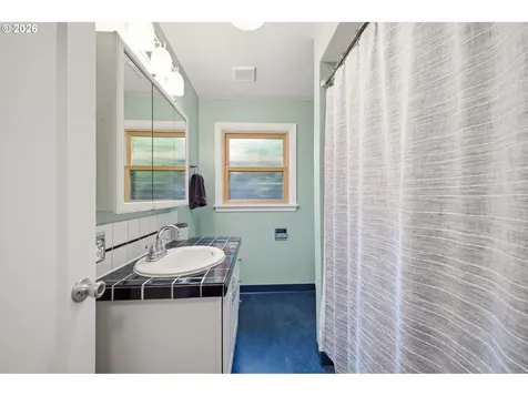 3286 NE Holman Street Portland OR 97211