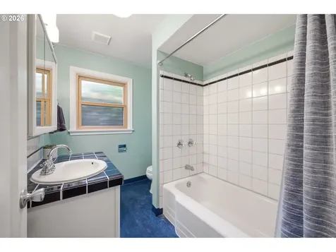 3286 NE Holman Street Portland OR 97211