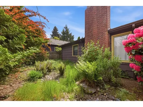 3286 NE Holman Street Portland OR 97211