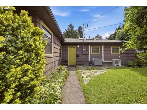 3286 NE Holman Street Portland OR 97211