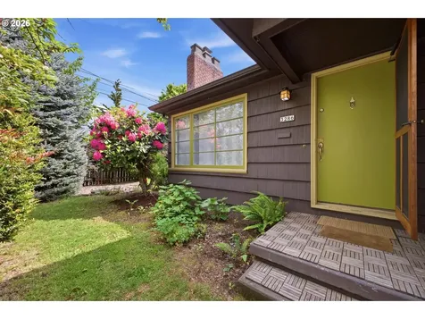 3286 NE Holman Street Portland OR 97211