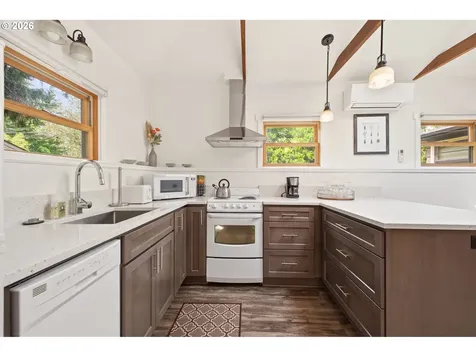 3286 NE Holman Street Portland OR 97211