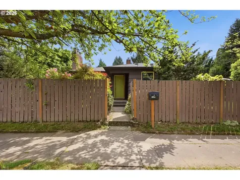 3286 NE Holman Street Portland OR 97211