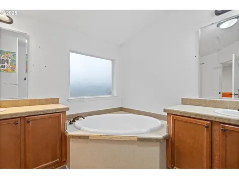 135 SW Wakonda Beach Road Waldport OR 97394