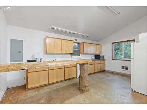 135 SW Wakonda Beach Road Waldport OR 97394