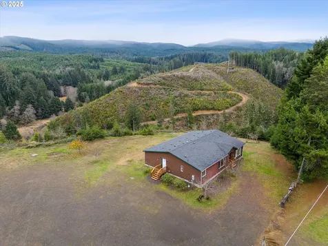 135 SW Wakonda Beach Road Waldport OR 97394