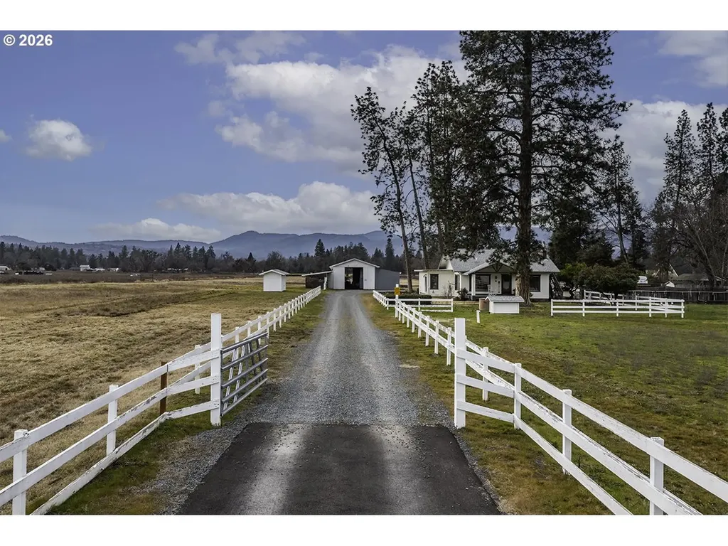 408 Oak Grove Road Medford OR 97501