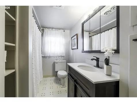 408 Oak Grove Road Medford OR 97501