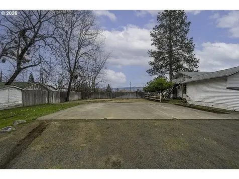 408 Oak Grove Road Medford OR 97501