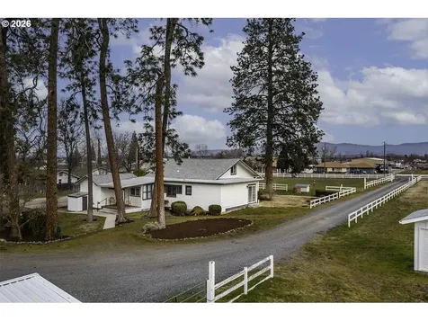 408 Oak Grove Road Medford OR 97501