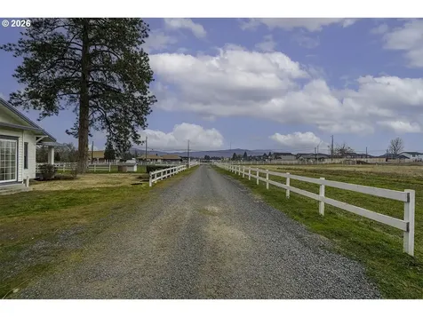 408 Oak Grove Road Medford OR 97501