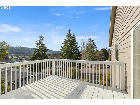 660 Jade Street Sutherlin OR 97479