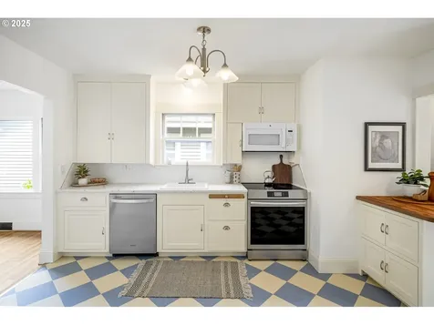 2228 SE Ladd Avenue Portland OR 97214