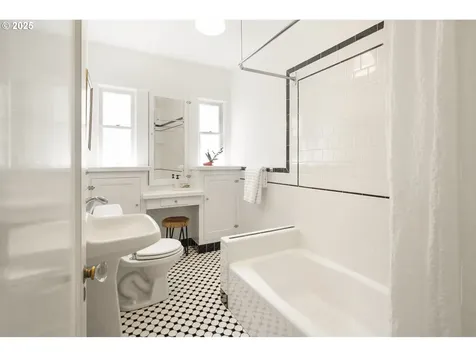 2228 SE Ladd Avenue Portland OR 97214