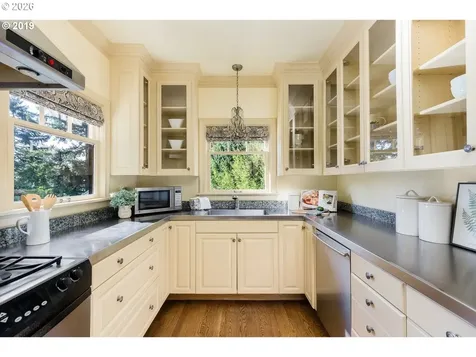 2724 NW Imperial Terrace Portland OR 97210