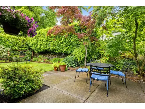 8108 SW 9th Avenue Portland OR 97219