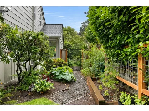 8108 SW 9th Avenue Portland OR 97219