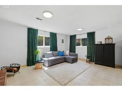 13475 SW Village Glenn Drive Tigard OR 97223