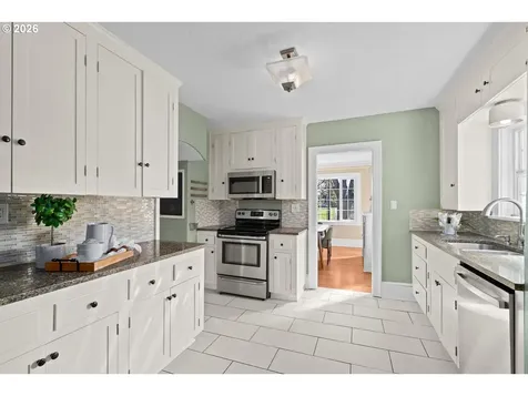 5641 SE 92nd Avenue Portland OR 97266