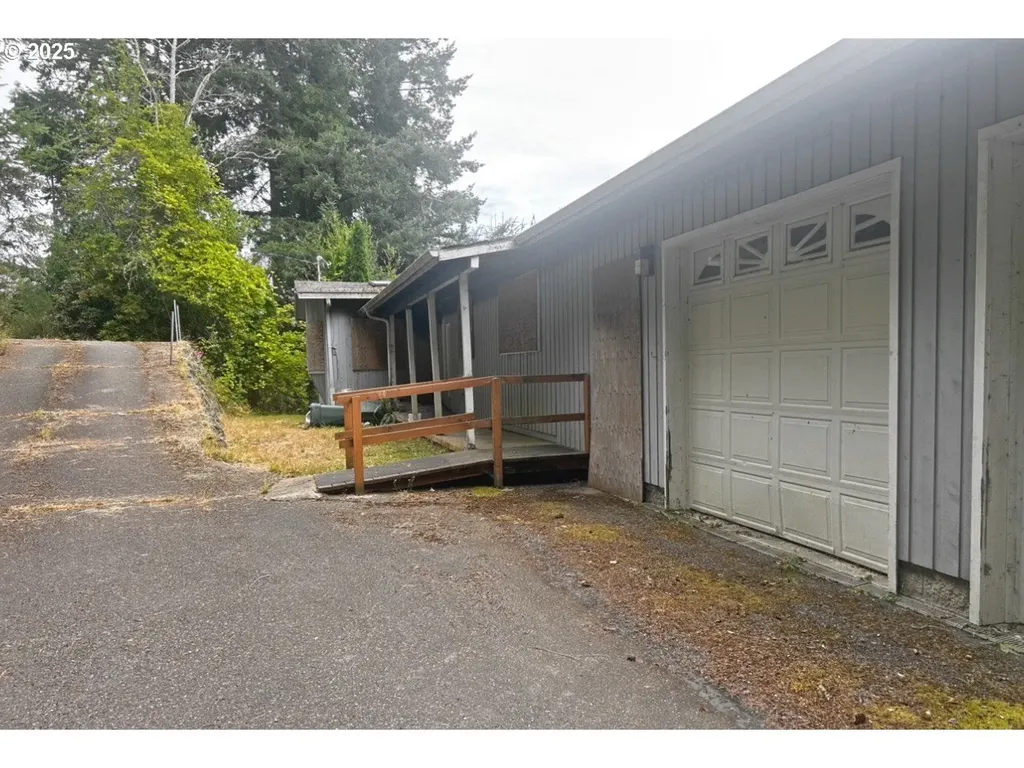 1395 Ingersoll Street Coos Bay OR 97420