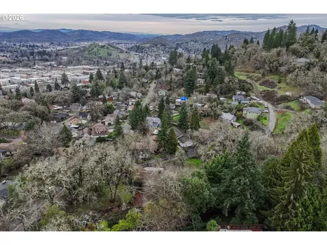 1033 SE Terrace Drive Roseburg OR 97470