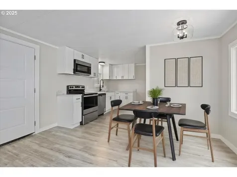 193 Broadmore Avenue NE Salem OR 97301