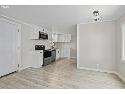 193 Broadmore Avenue NE Salem OR 97301