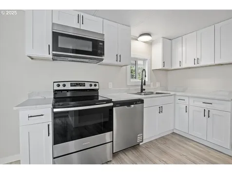 193 Broadmore Avenue NE Salem OR 97301