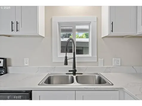 193 Broadmore Avenue NE Salem OR 97301